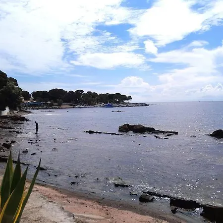 4 Pers Bord De Mer Saint-Raphael (Var)